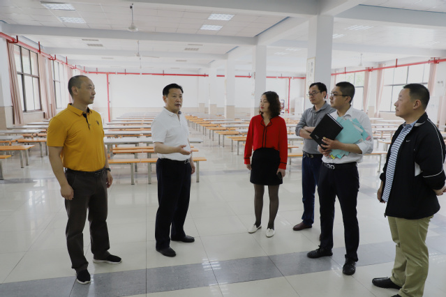 检查大学生食堂