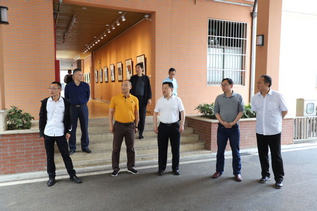 检查大学生公寓