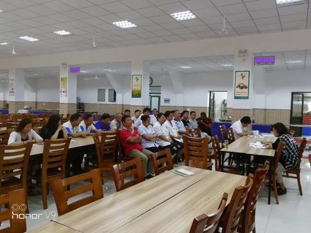 第三党支部讨论现场 第三党支部讨论现场